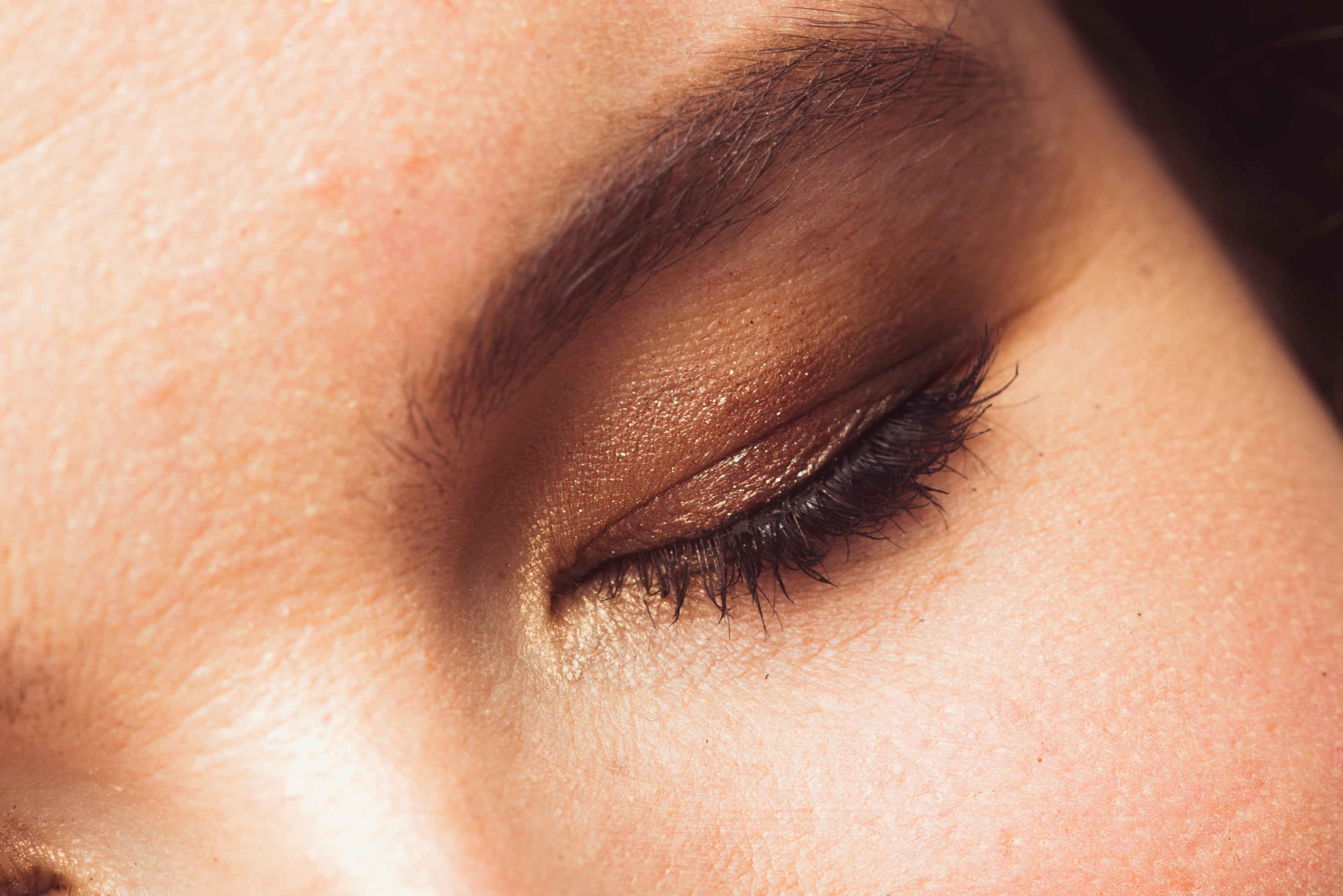 Peptide Lash Conditioner vs. Prostaglandin Serums: Safety, Results and the Third Option